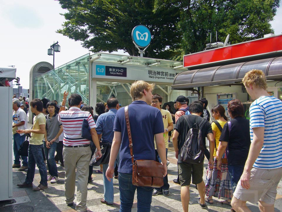 東京メトロ明治神宮前駅・JR原宿駅前写真画像
