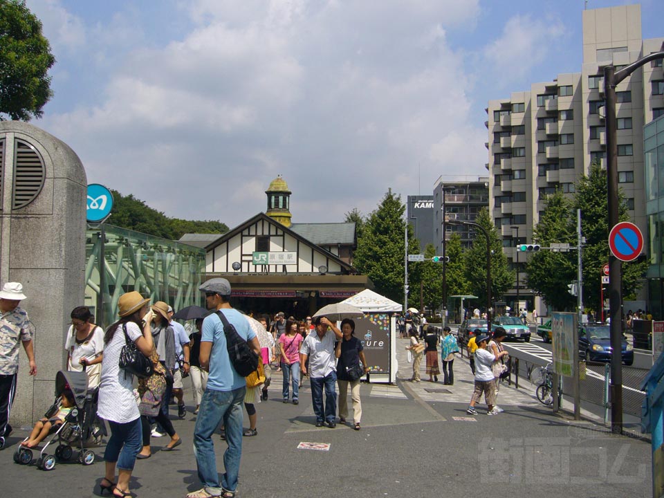 東京メトロ明治神宮前駅・JR原宿駅前写真画像