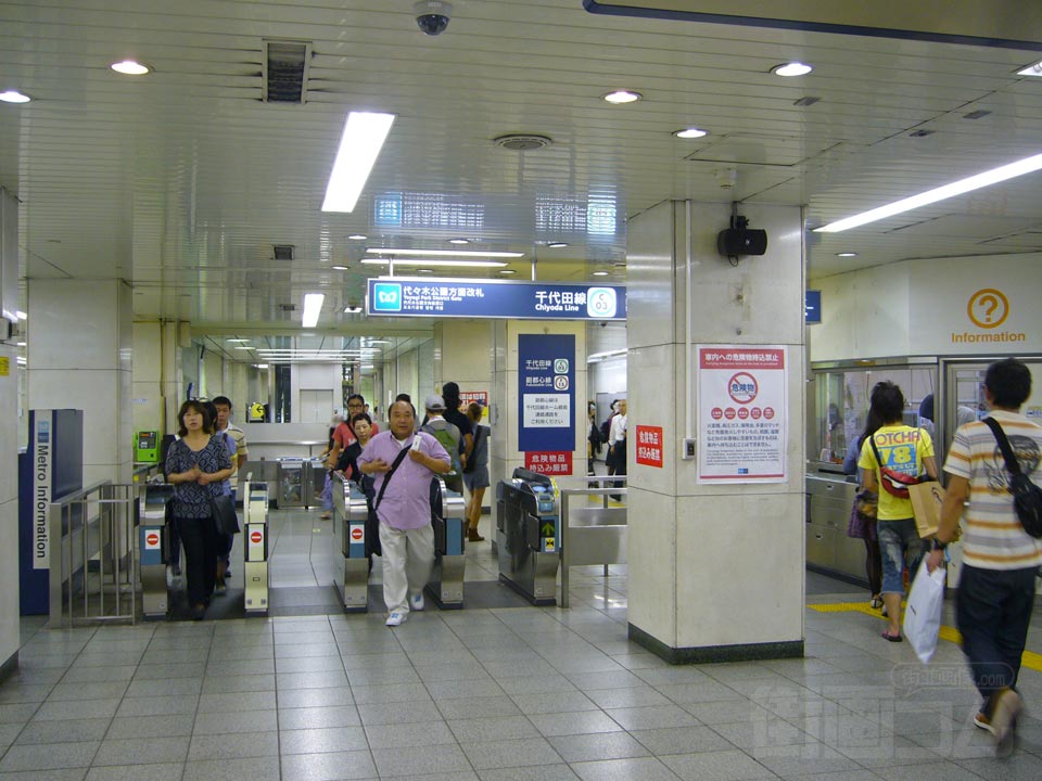 東京メトロ明治神宮前駅改札口写真画像
