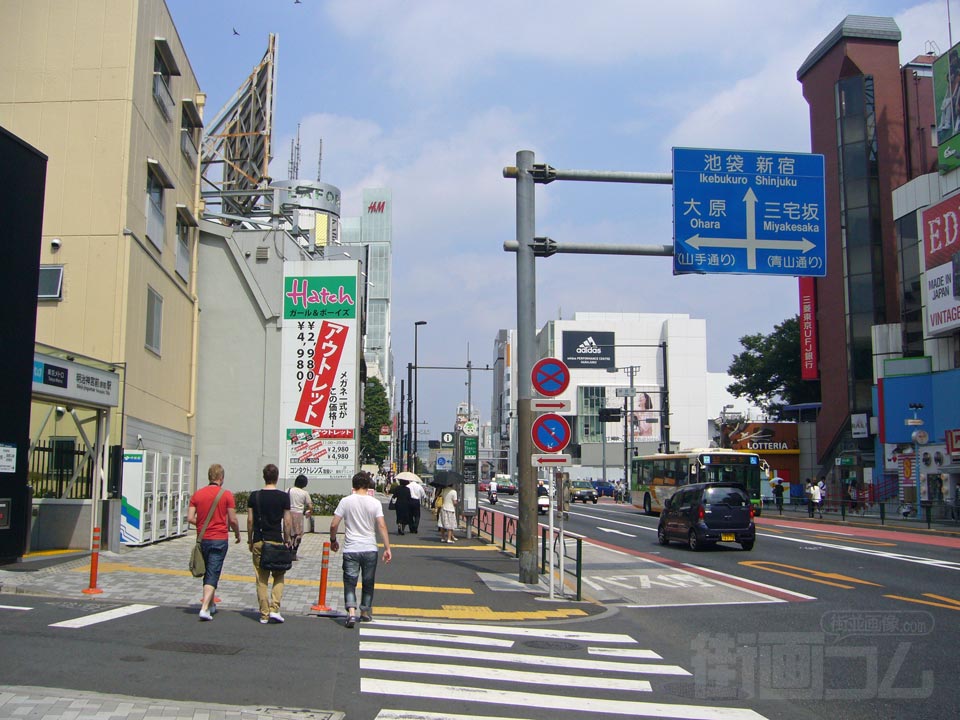 東京メトロ明治神宮前駅前写真画像