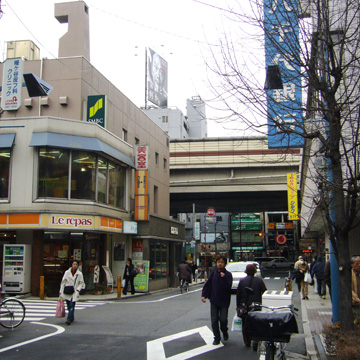東京都渋谷区幡ヶ谷駅前写真画像