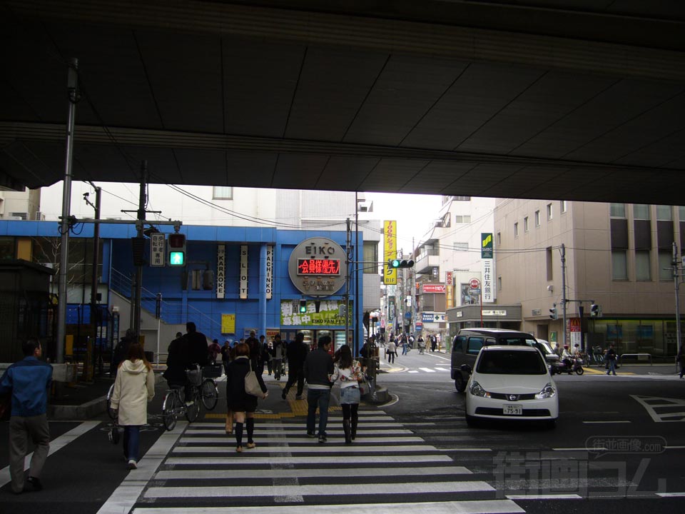 幡ヶ谷駅前交差点写真画像