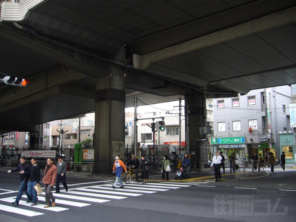 幡ヶ谷駅前交差点写真画像