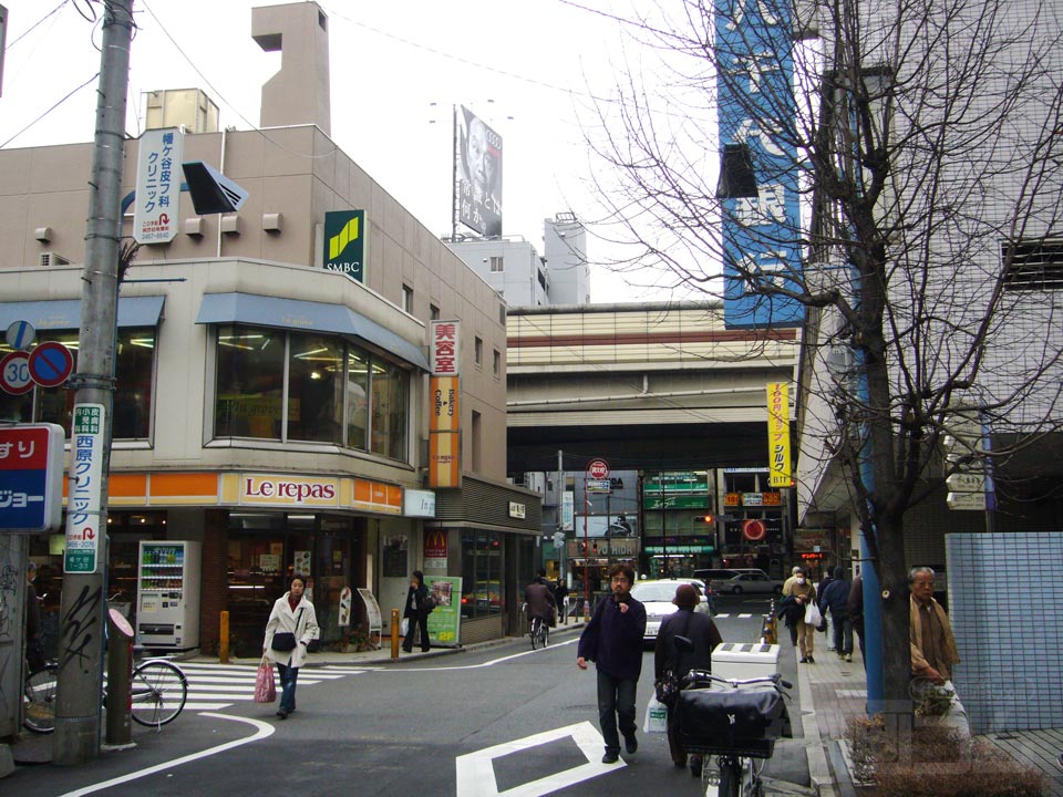 京王幡ヶ谷駅南口写真画像