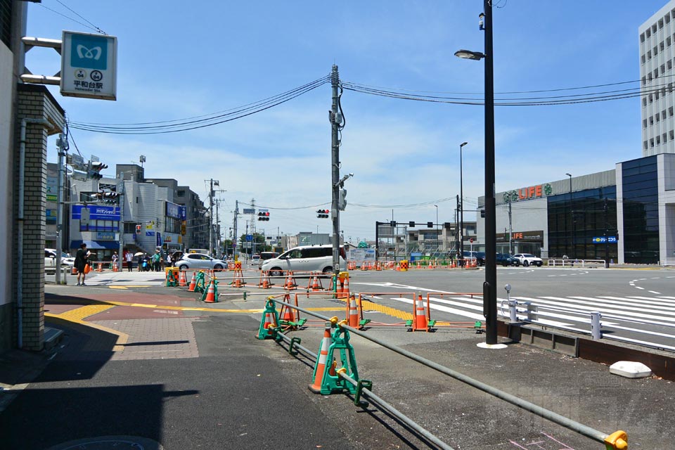 平和台駅前交差点