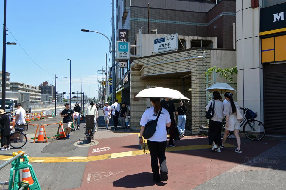 東京メトロ平和台駅前