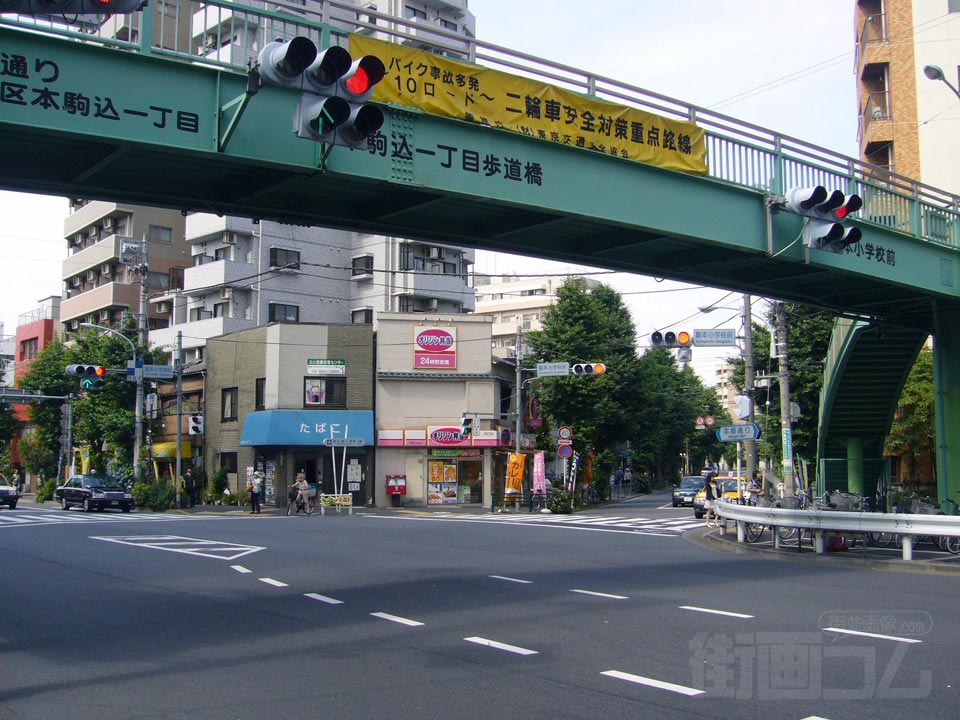 駒本小学校前交差点