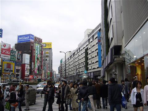 池袋駅東口写真画像