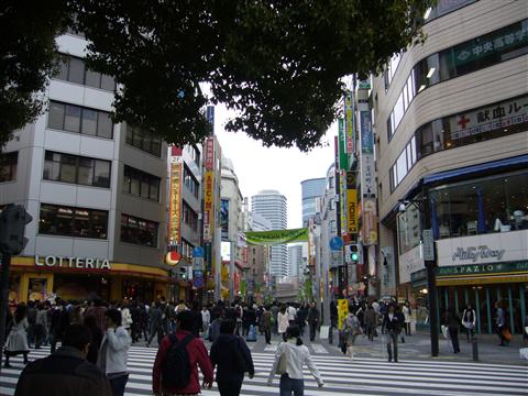 東口五差路交差点写真画像