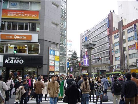 池袋駅西口写真画像