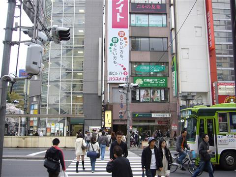 池袋駅西口交差点写真画像