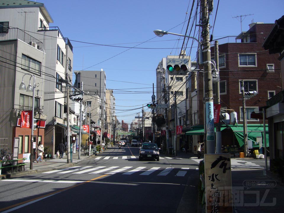 入谷一丁目交差点