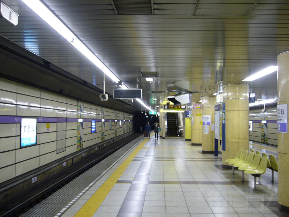 東京メトロ神保町駅ホーム(東京メトロ半蔵門線)