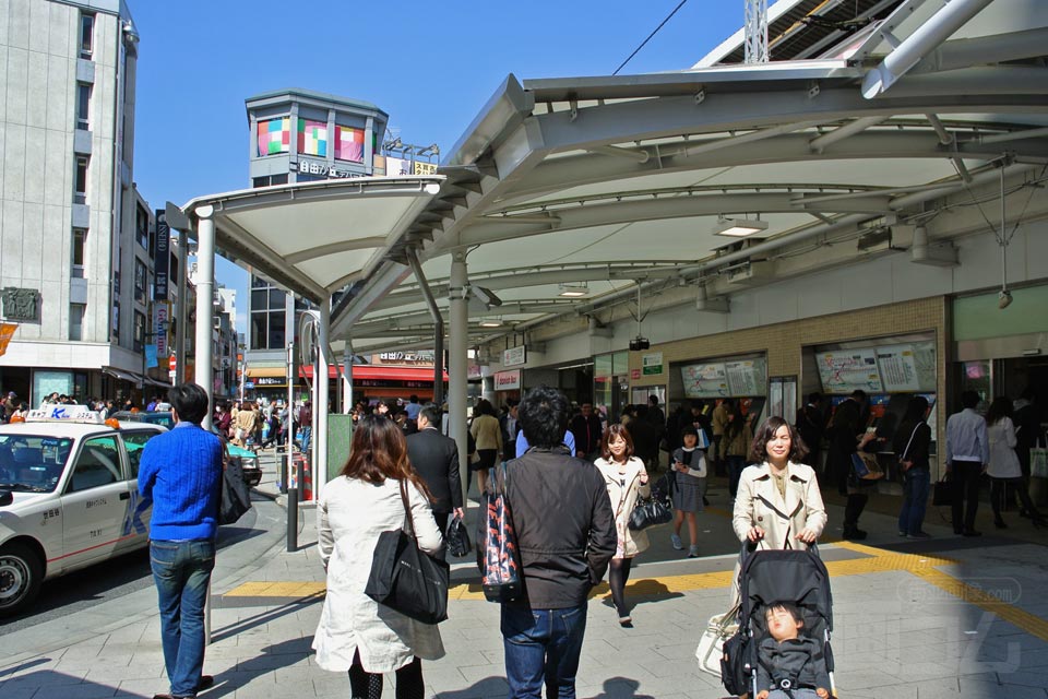 東急自由が丘駅正面口前