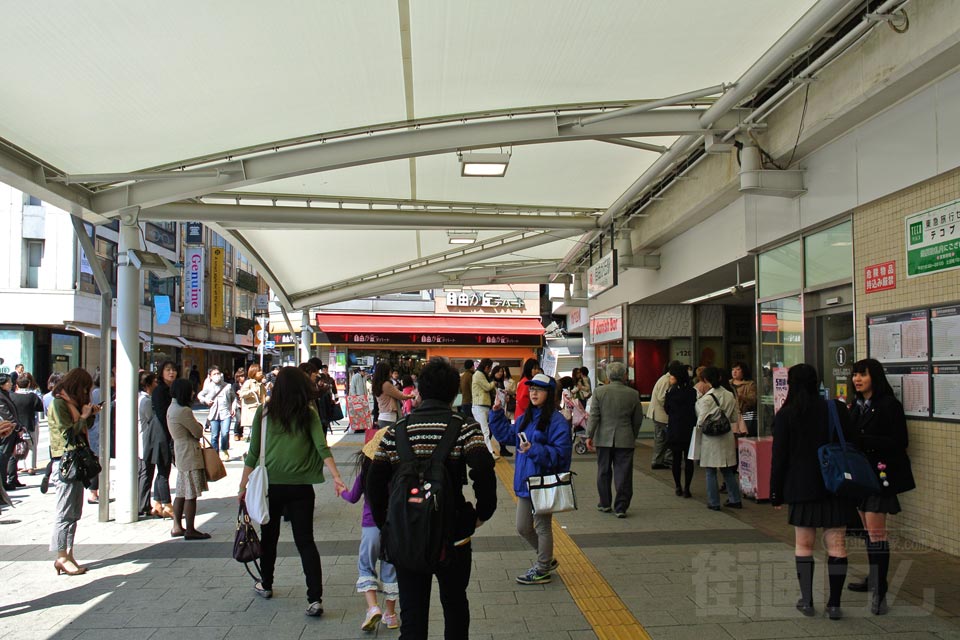 東急自由が丘駅正面口前