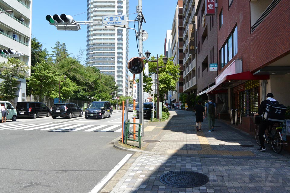 祥雲寺坂交差点