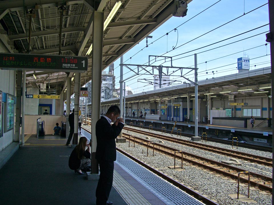東京メトロ葛西駅ホーム(東京メトロ東西線)