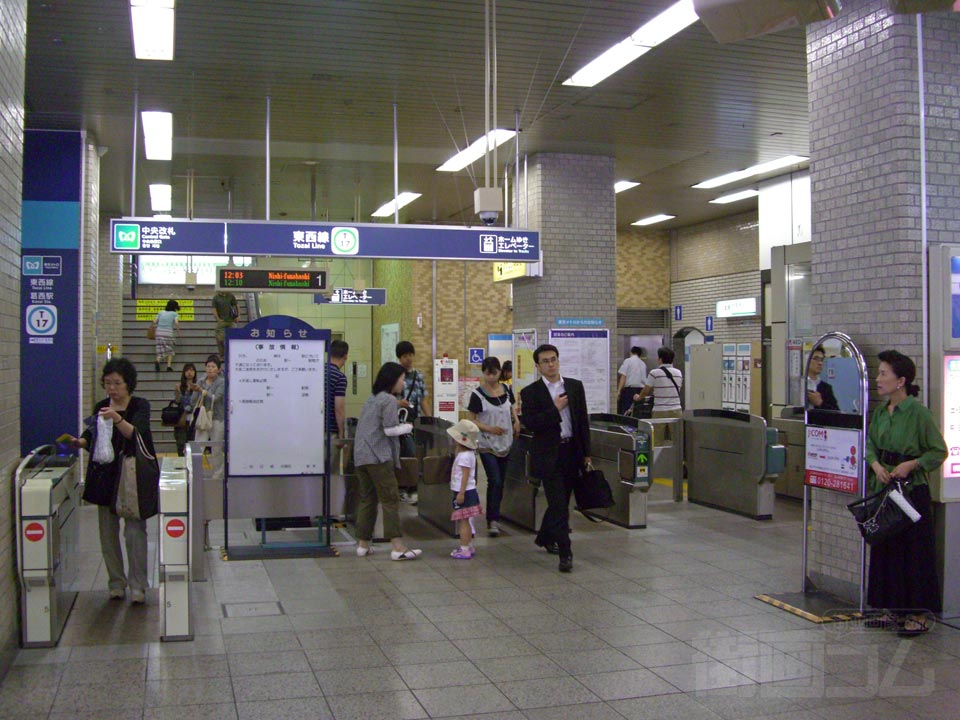 東京メトロ葛西駅改札口