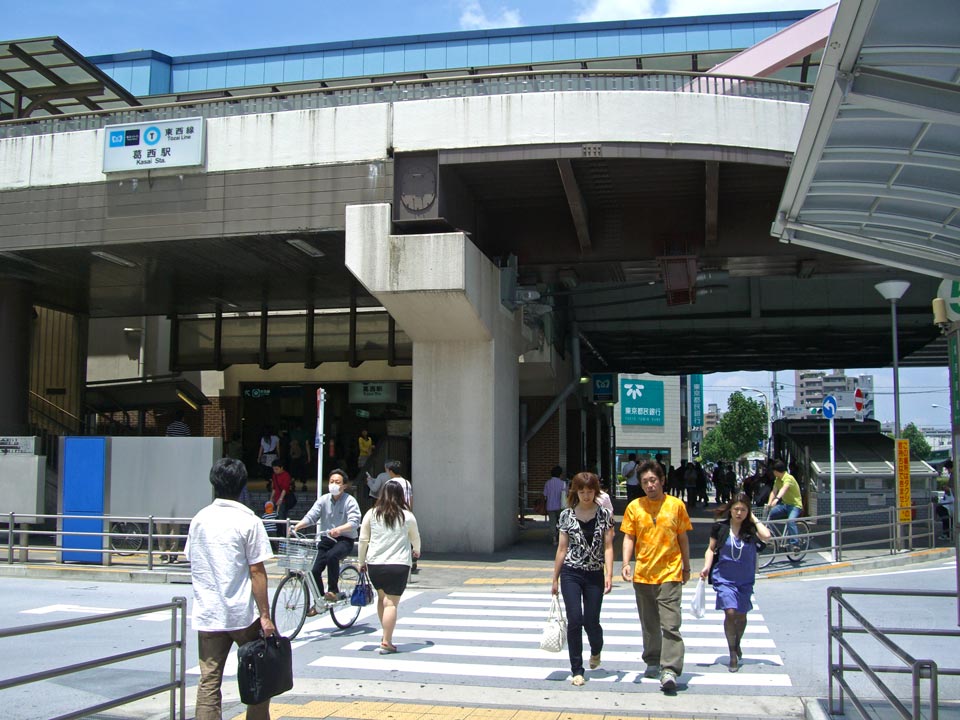 東京メトロ葛西駅中央口南側