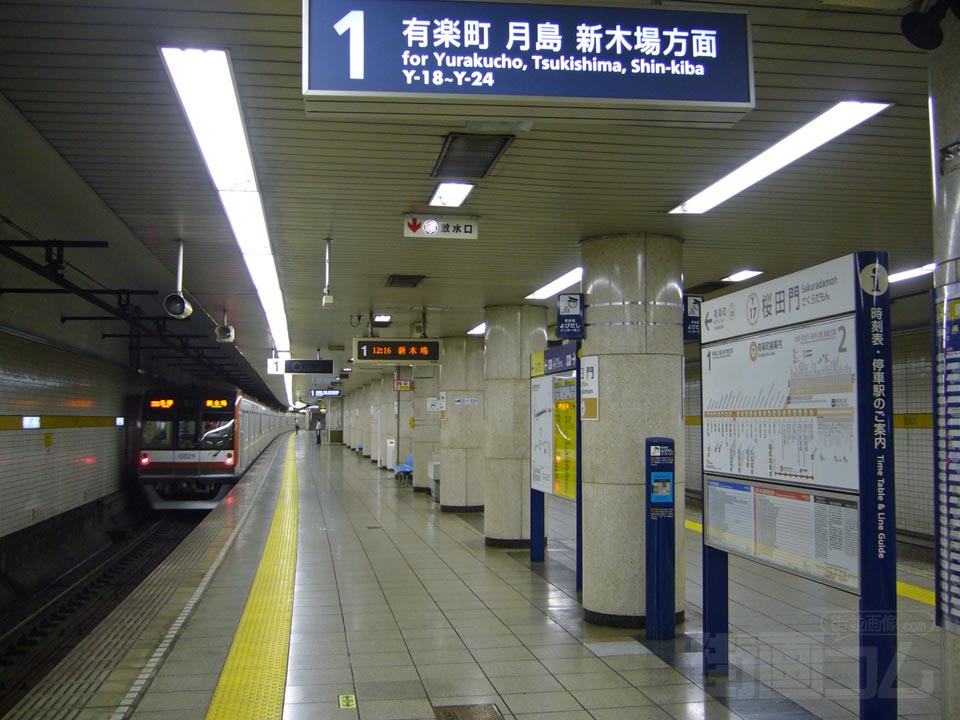 東京メトロ(銀座線)桜田門駅ホーム
