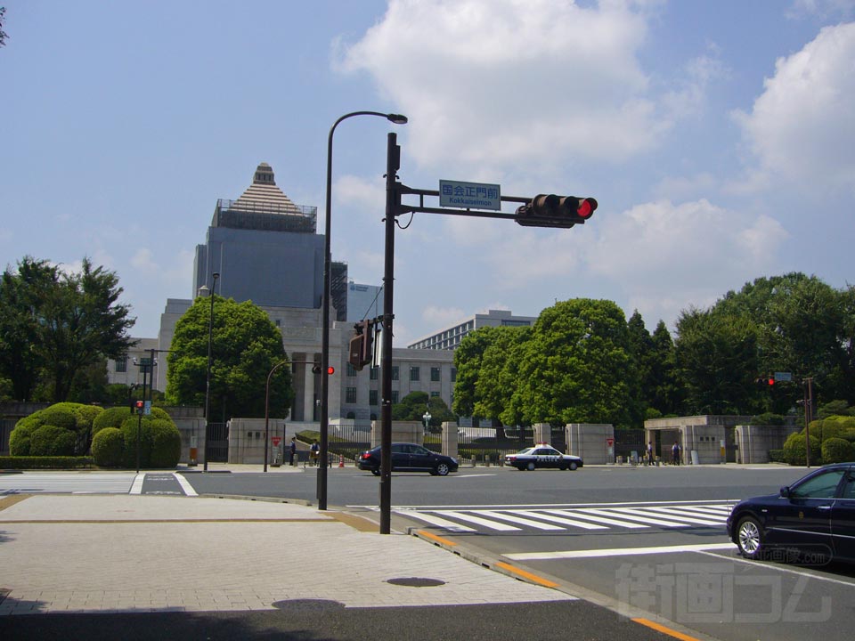 国会正門前交差点
