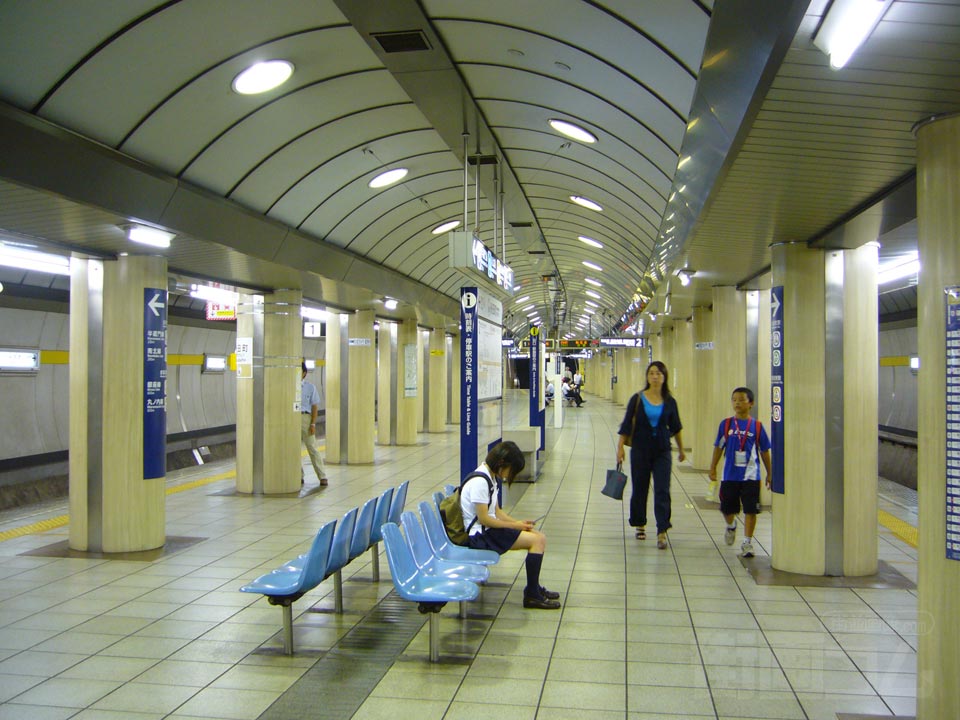 東京メトロ(有楽町線)永田町駅ホーム
