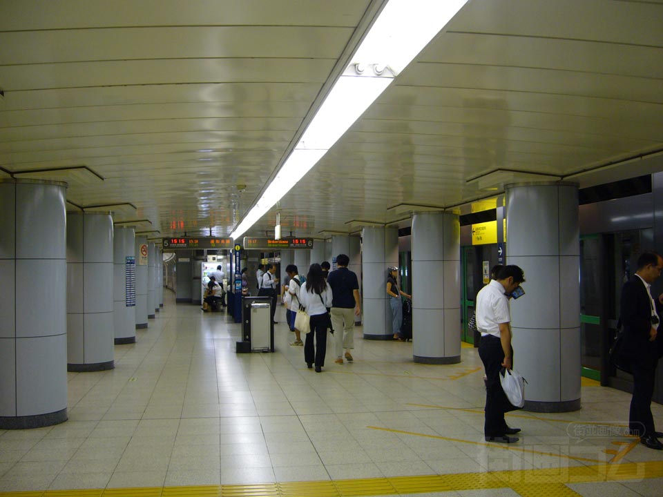東京メトロ(南北線)永田町駅ホーム