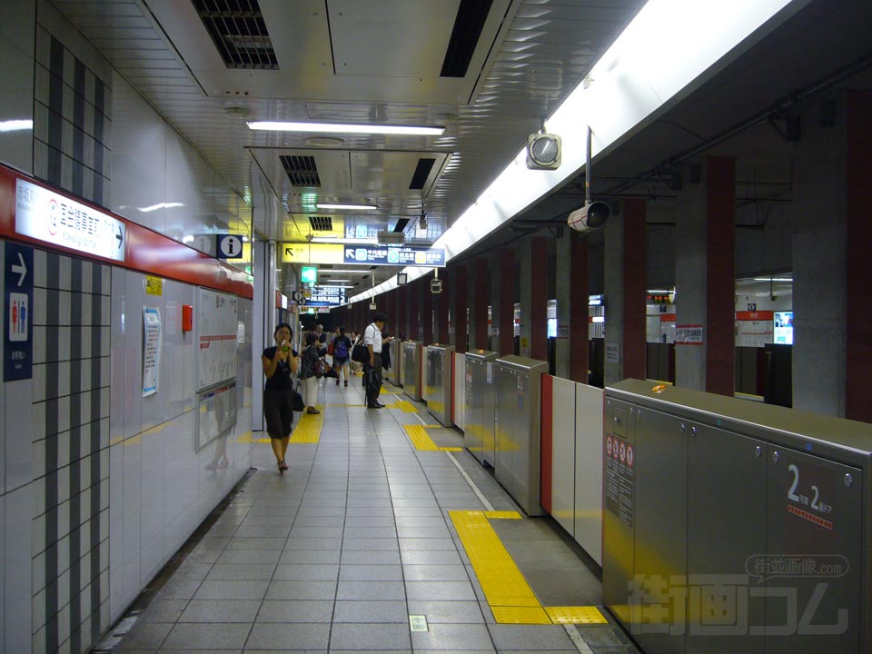 東京メトロ国会議事堂前駅ホーム