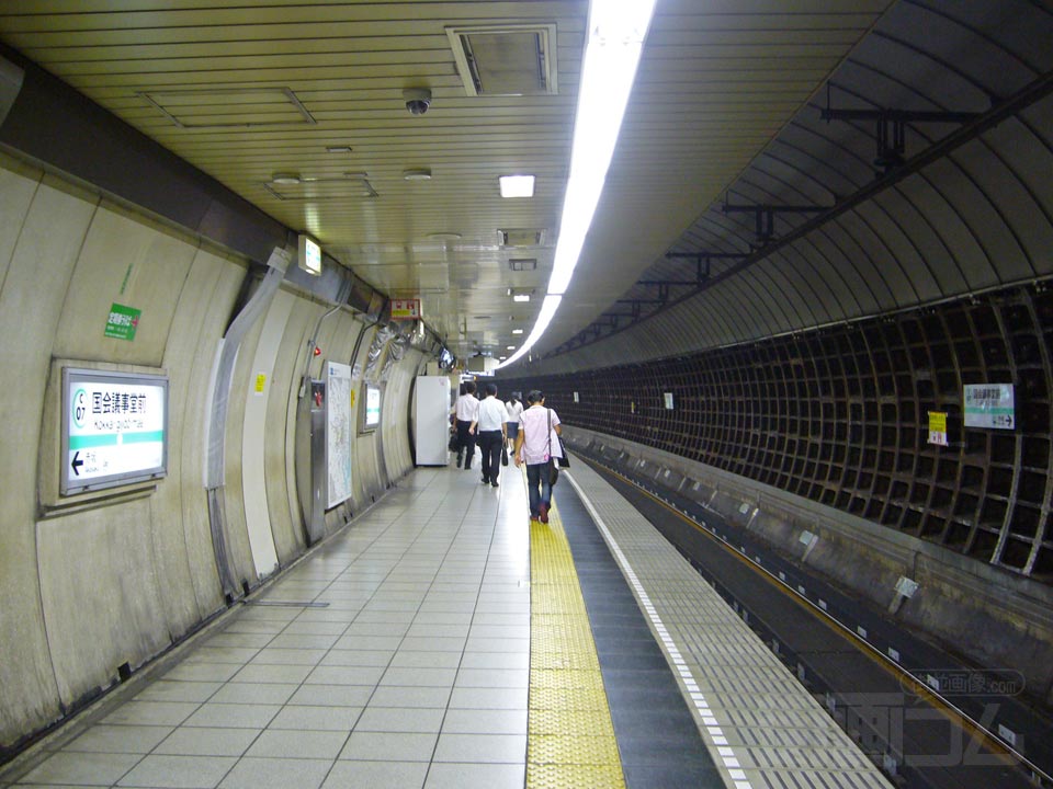 東京メトロ国会議事堂前駅ホーム