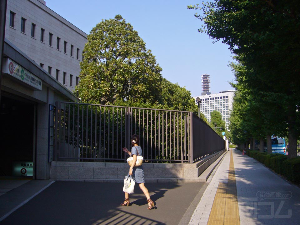 東京メトロ国会議事堂前駅前