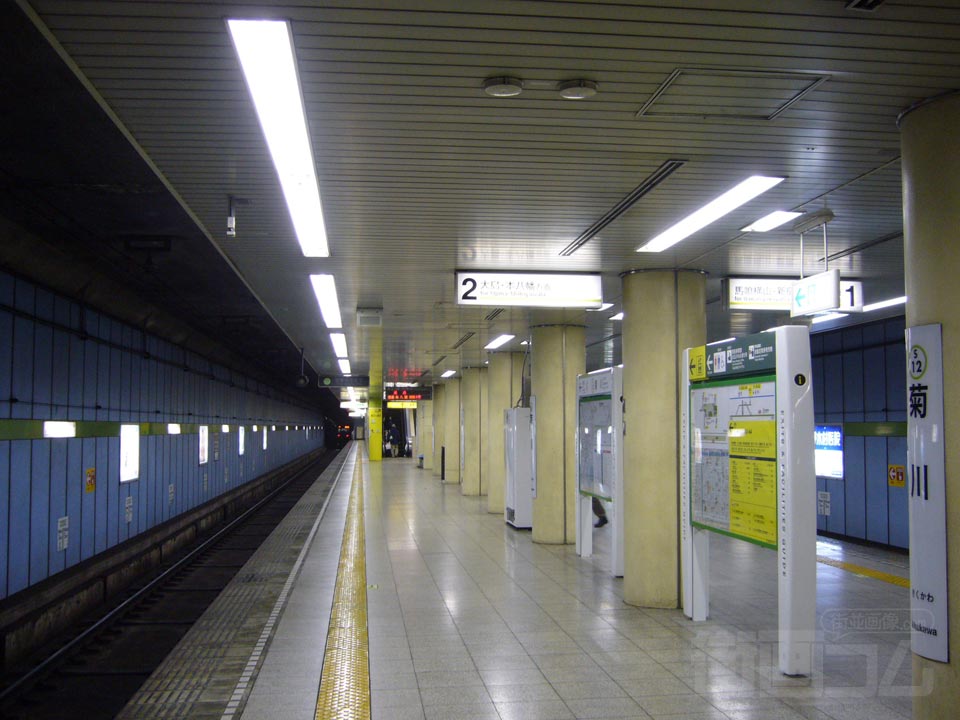 都営地下鉄菊川駅ホーム