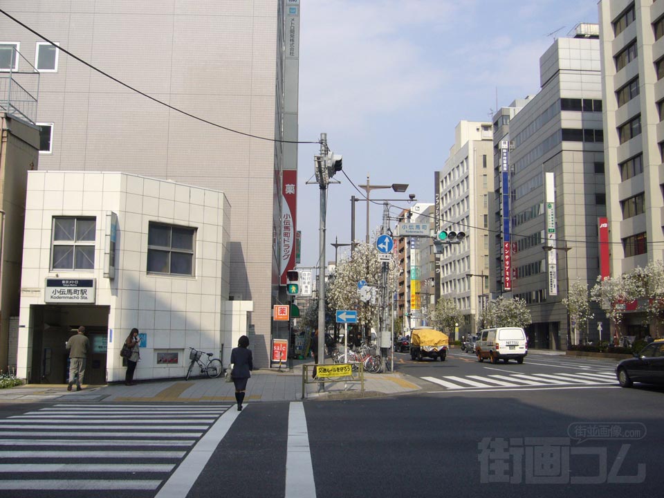 東京メトロ小伝馬町駅前
