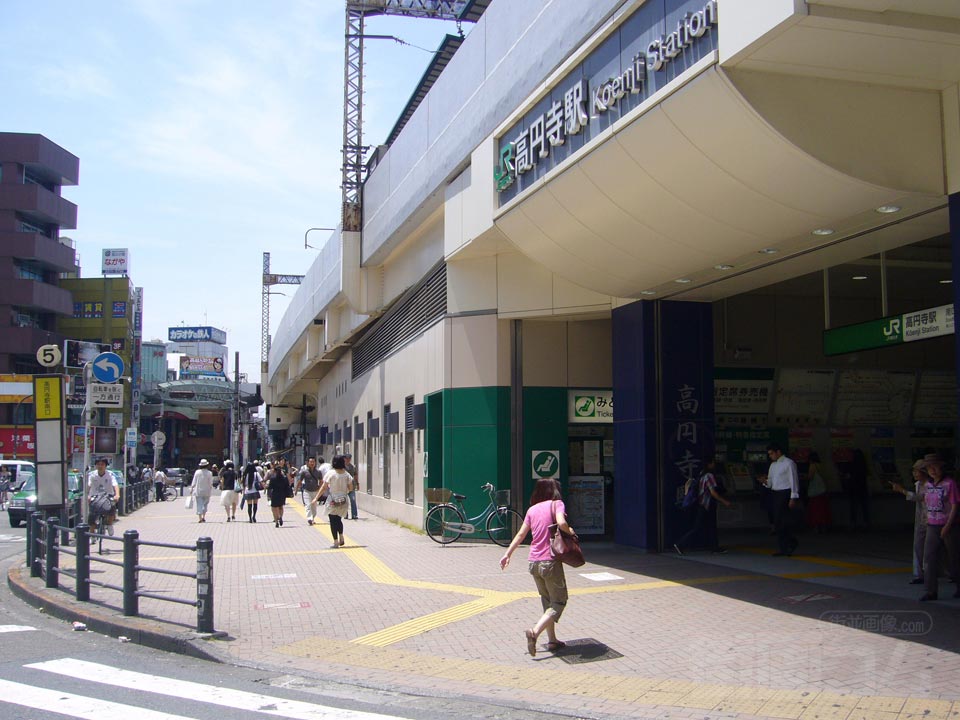 JR高円寺駅南口前