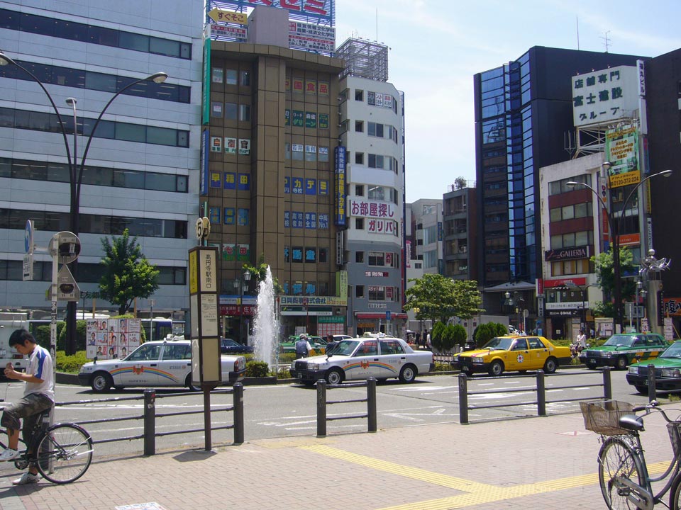 JR高円寺駅南口前