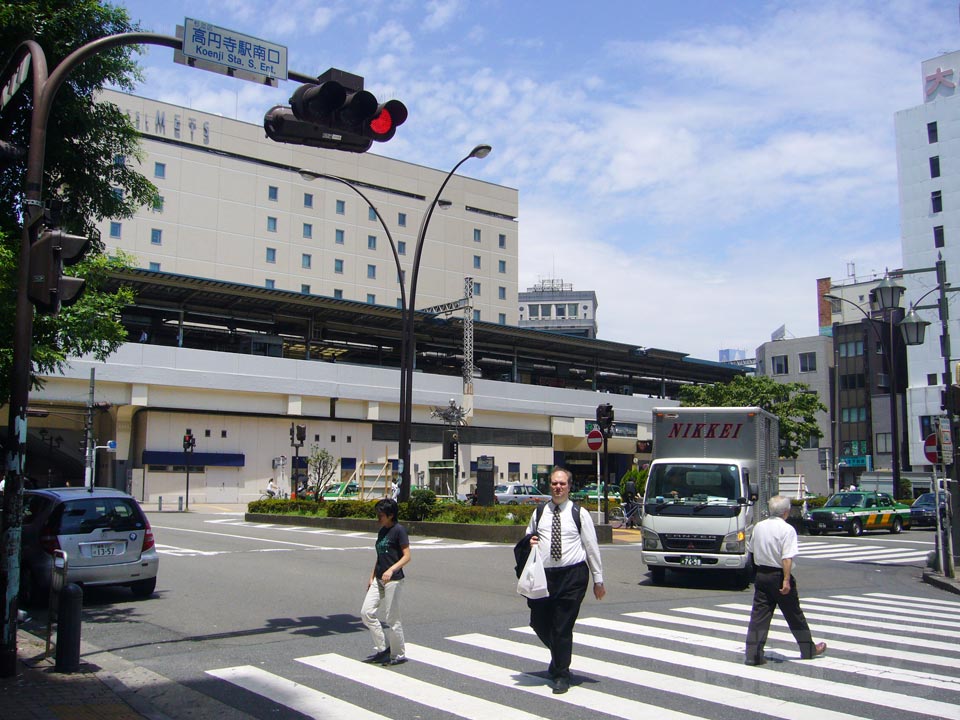 高円寺駅南口交差点