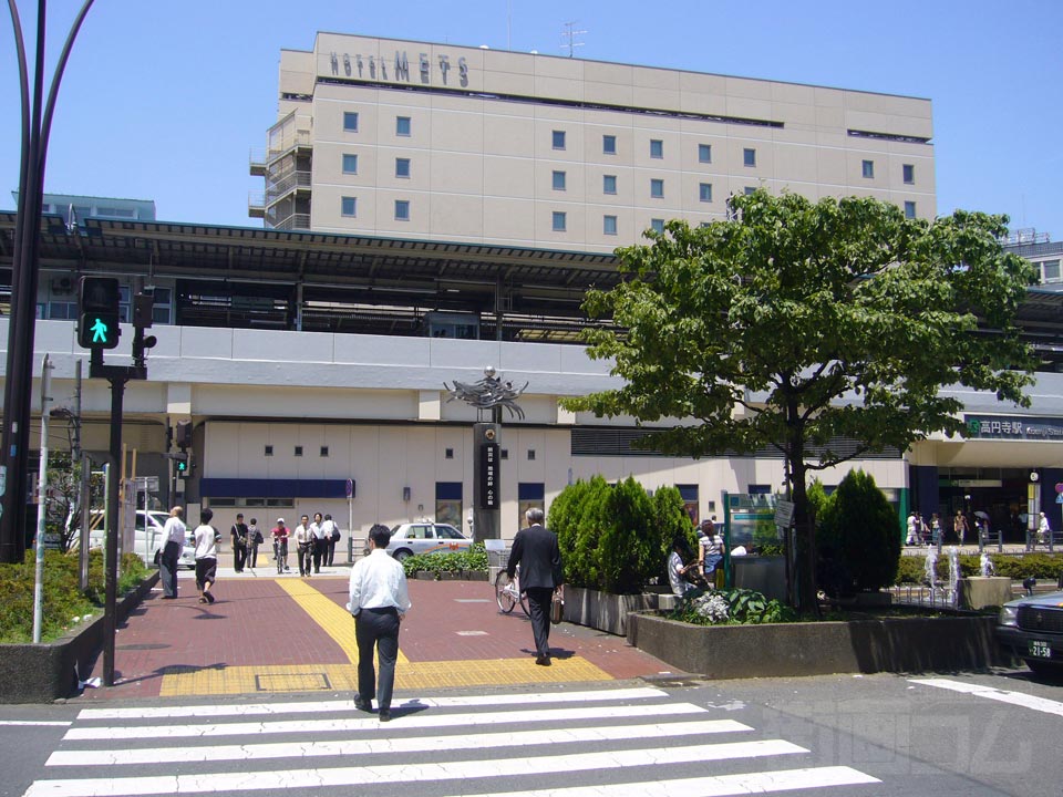 JR高円寺駅南口前