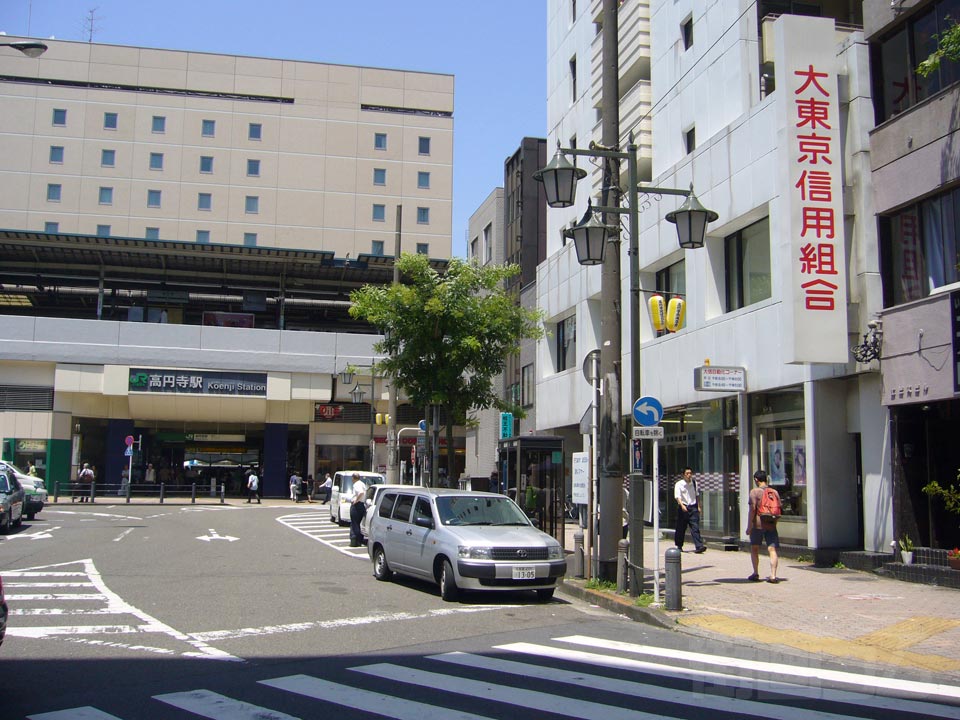 JR高円寺駅南口前