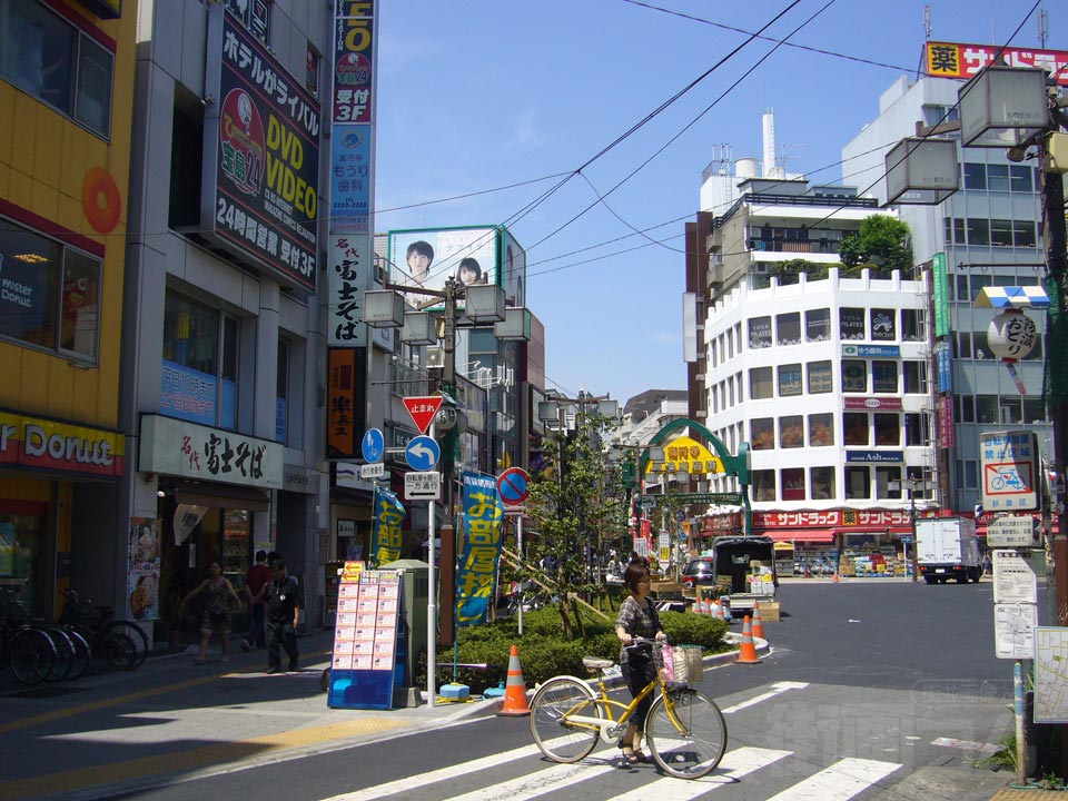 JR高円寺駅北口前