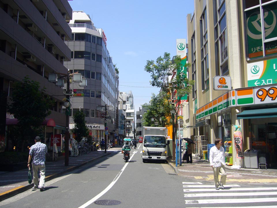 JR高円寺駅北口前