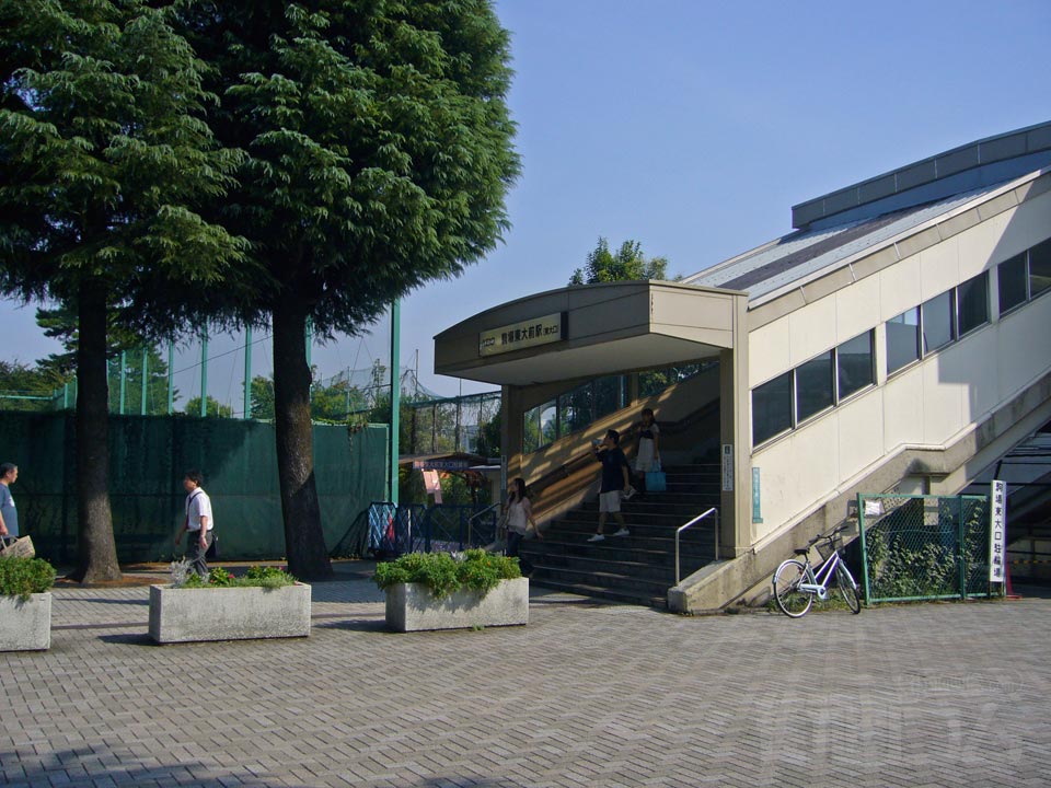 京王駒場東大前駅東大口写真画像