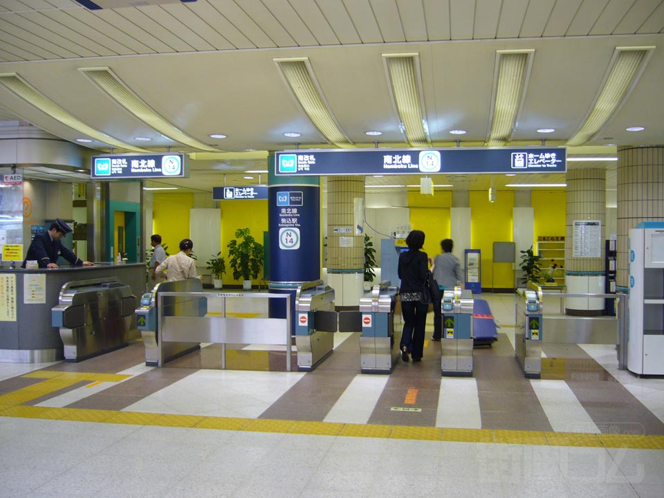東京メトロ駒込駅改札口