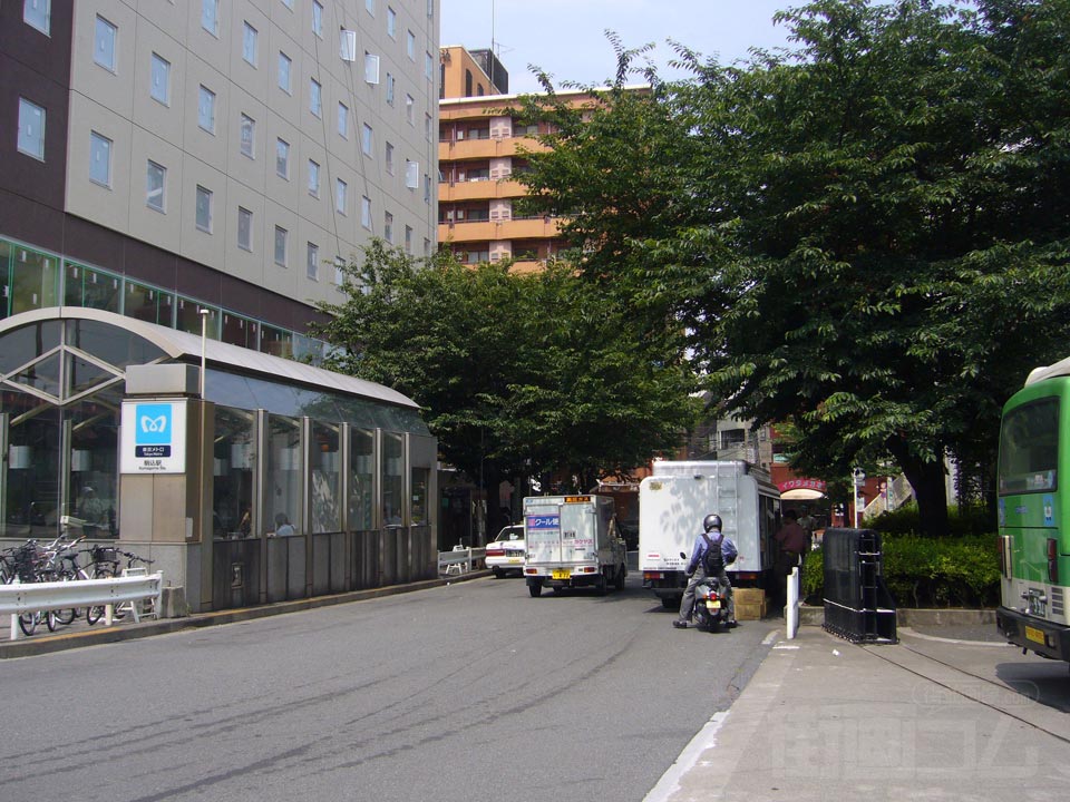 東京メトロ・JR駒込駅南口前