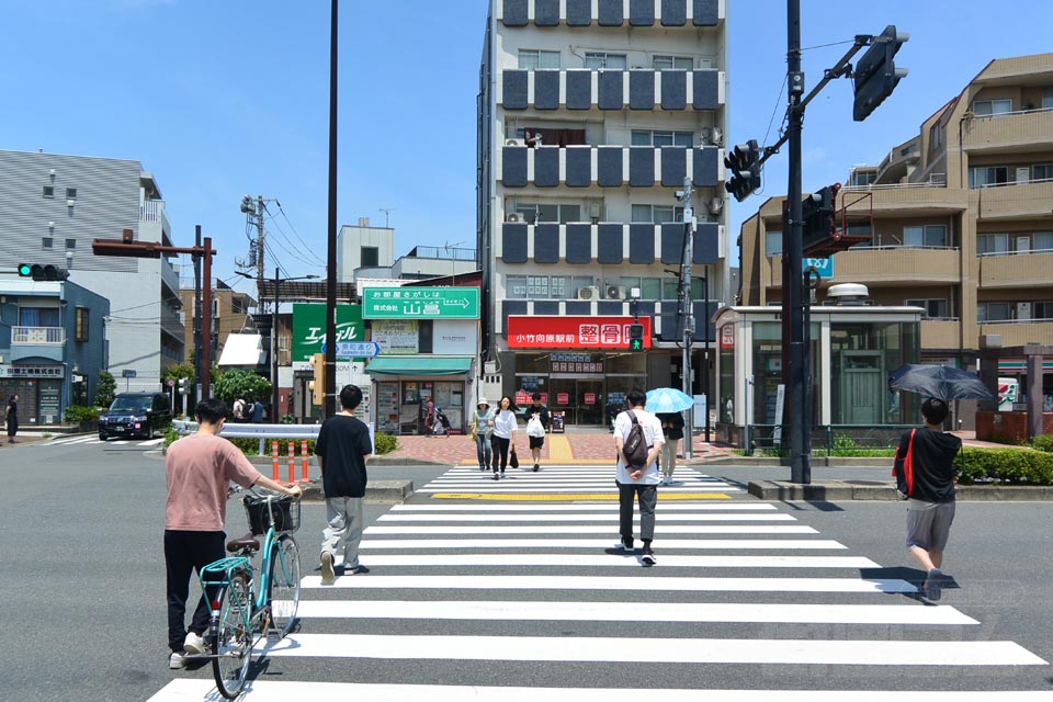 小竹向原駅交差点