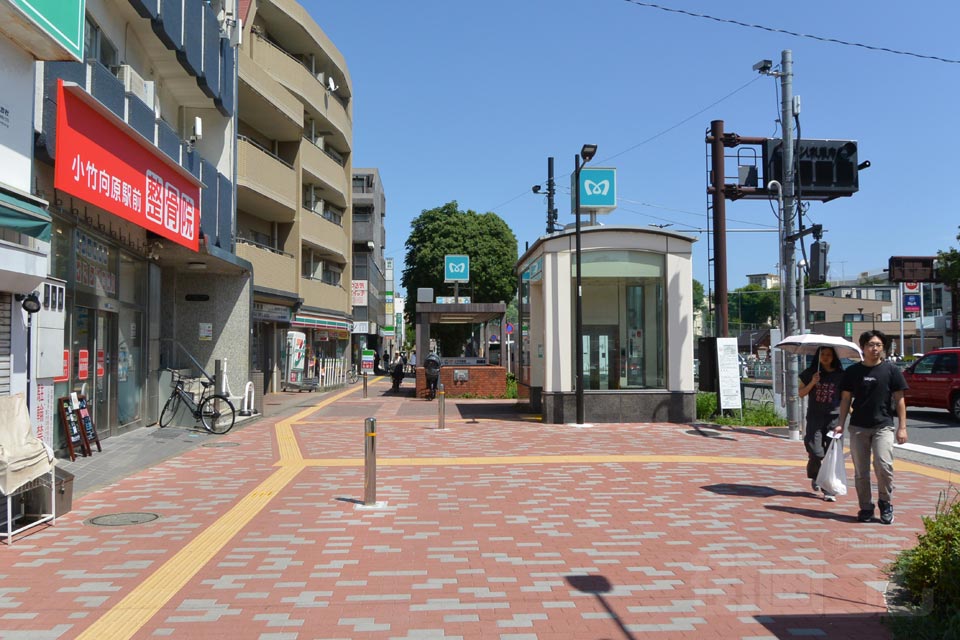 東京メトロ小竹向原駅前