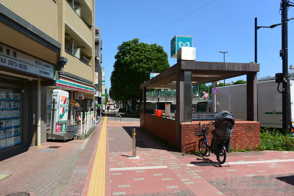 東京メトロ小竹向原駅前