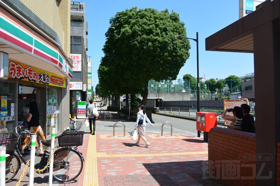 東京メトロ小竹向原駅前