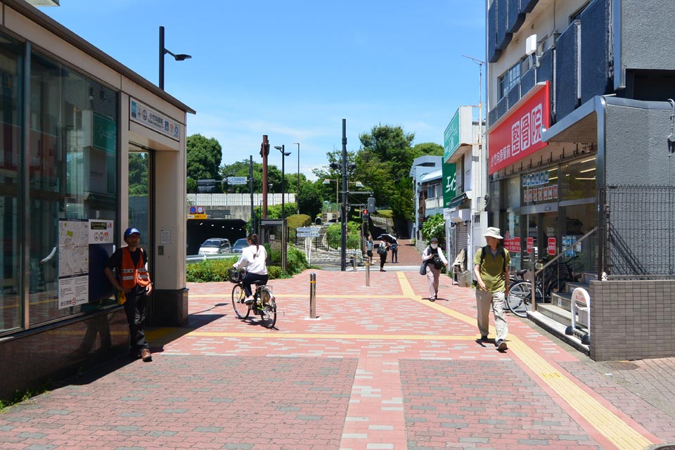 東京メトロ小竹向原駅前