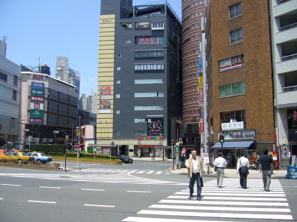 JR目黒駅東口前写真画像