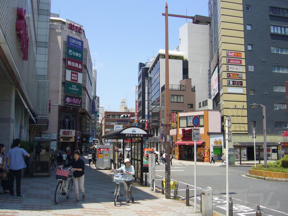 JR目黒駅東口前写真画像