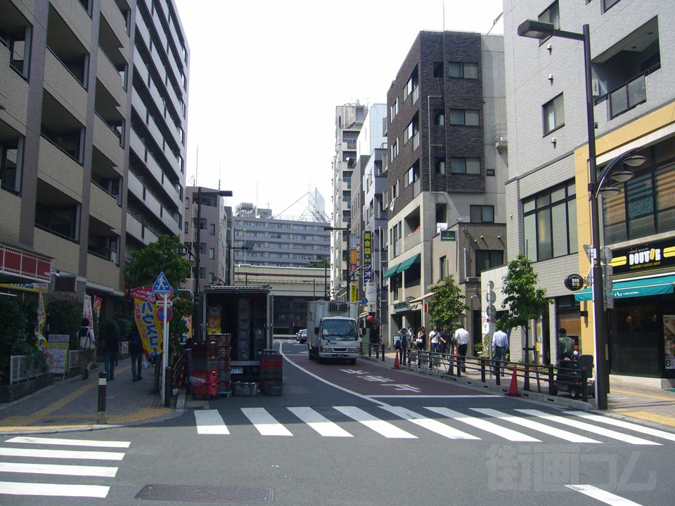 明大前駅前通り写真画像